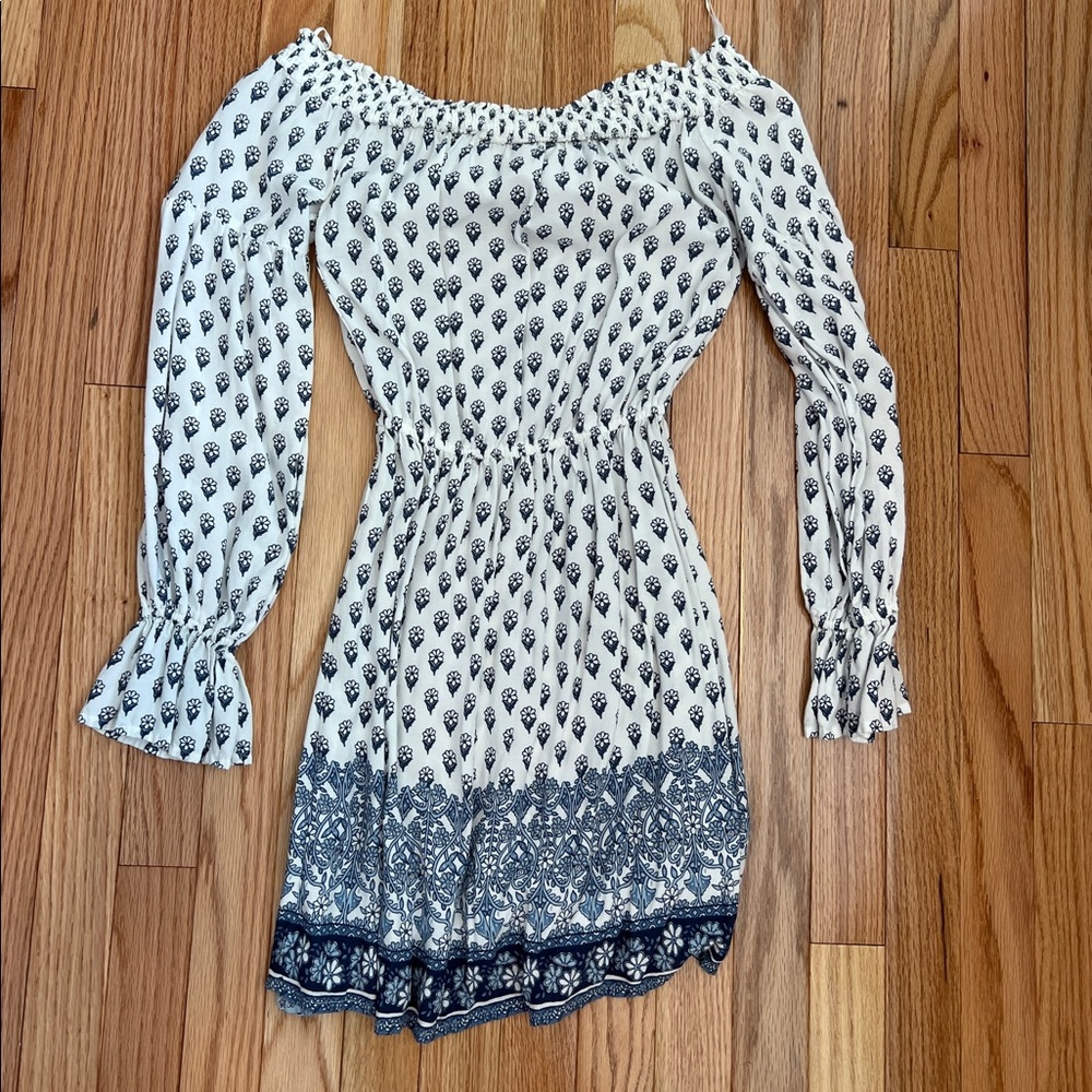 Hollister off the shoulder or in shoulder dress, xs could fit small